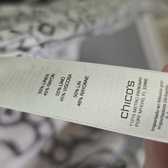 CHICOS Black and White Patterned Women's Cardigan Sweater, Size 2 (M) - Picture 4 of 4